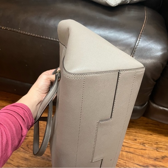 Tory Burch Robinson small tote NWOT - Picture 3 of 10